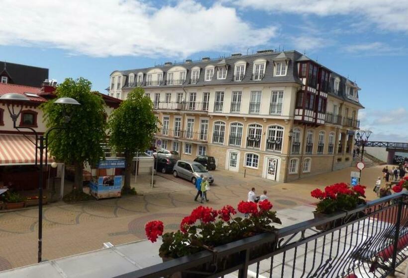 اتاق استاندارد با بالکن و چشم‌انداز دریا, Villa Rafa
