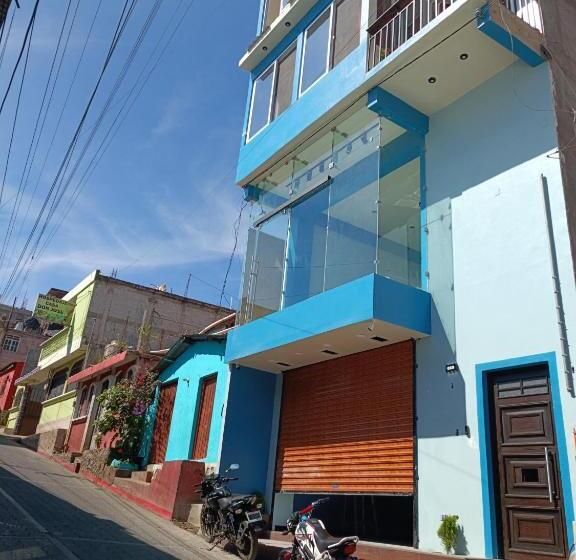 اتاق لوکس با چشم‌انداز شهر, Casa Chikuwa