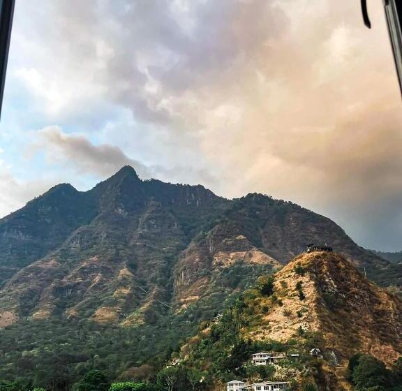 اتاق لوکس با چشم‌انداز شهر, Casa Chikuwa