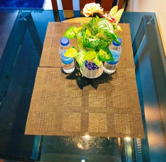 استودیوی استاندارد, The Gramercy Makati