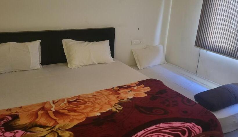 اتاق خانوادگی با چشمانداز کوه, Hostel Jerusalem Kodaikanal