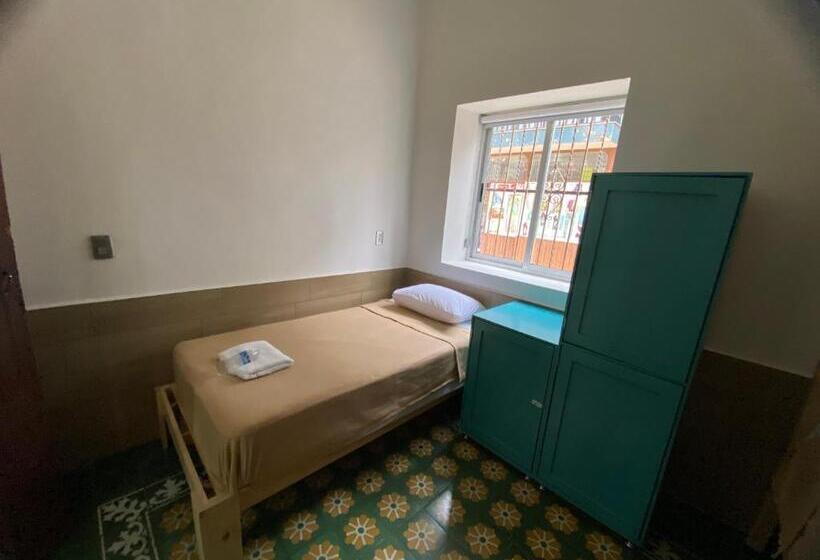 スタンダードトリプルルーム, Hostal Doña Cuca