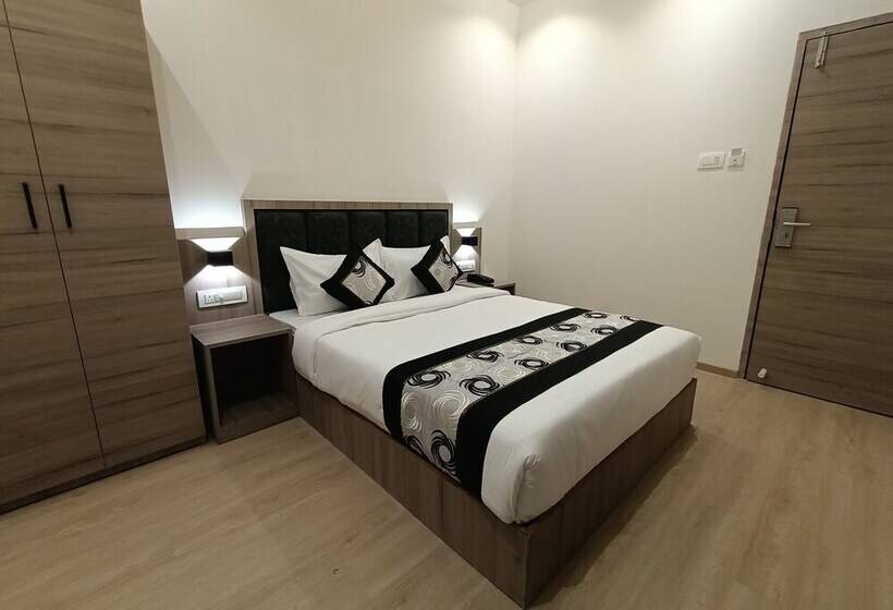 اتاق لوکس, Beverly Palace Santacruz   Near Bkc   Mumbai Airport T1