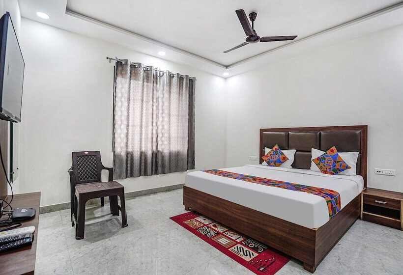Номер Deluxe, Fabhotel Akash Inn