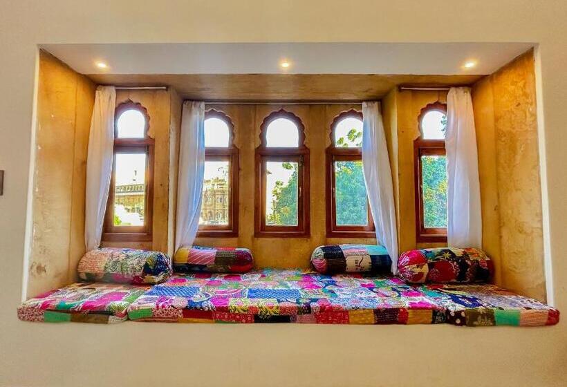 Family Suite, Vasudev Niwas