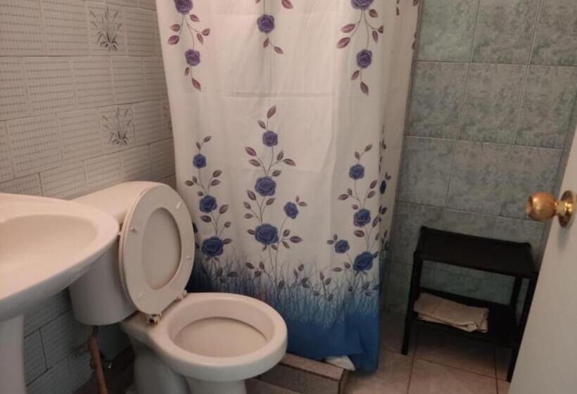 标准三人间, Alojamiento Las Lilas