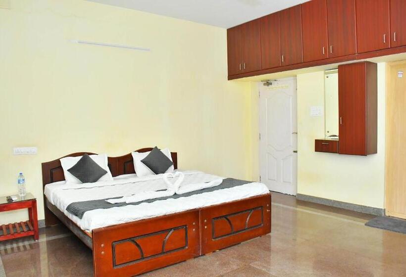 Quarto Deluxe, Revive Inn Pondy   Rooms & Villa