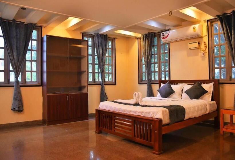 Quarto Deluxe, Revive Inn Pondy   Rooms & Villa