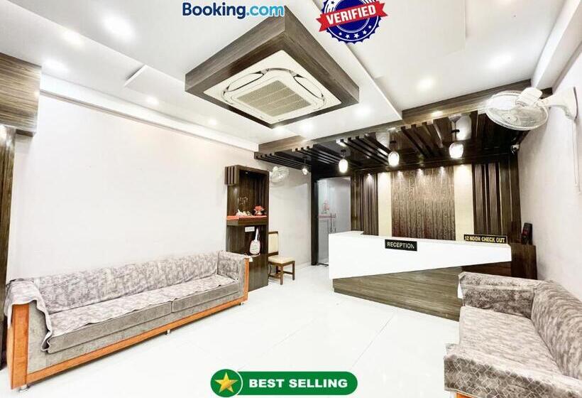Номер Economy, Nandini Palace ! Varanasi ! होटल नंदिनी पैलेस  హోటల్ నందిని ప్యాలెస్ ! Fully Air Conditioned Hotel F