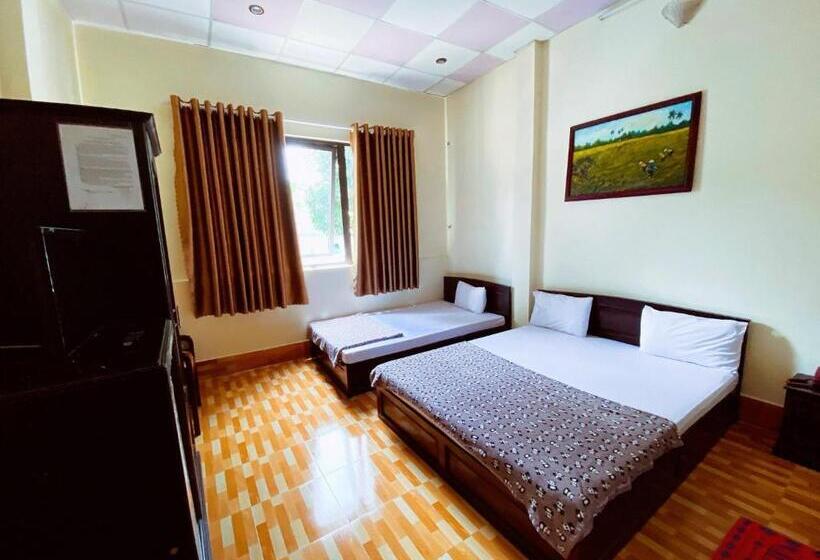 اتاق استاندارد سه نفره, Khách Sạn Nam đô 1