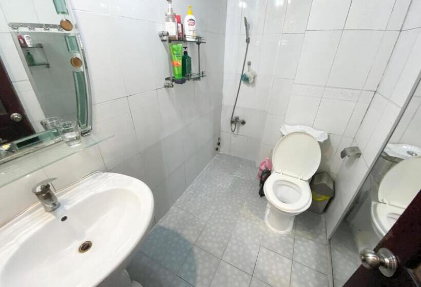 Economy Quadruple Room, Khách Sạn Nam đô 1