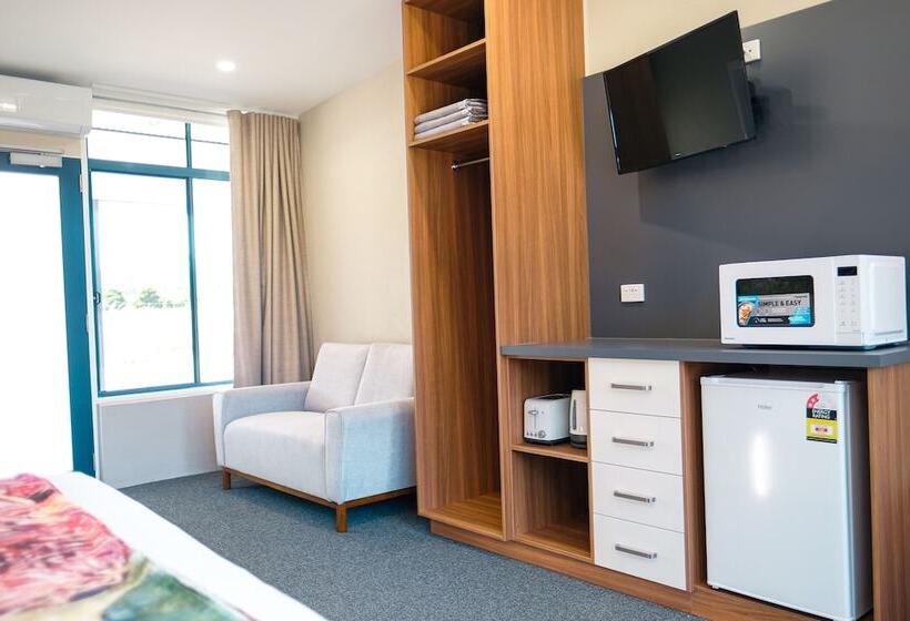 Семейный Номер, Holbrook Motel