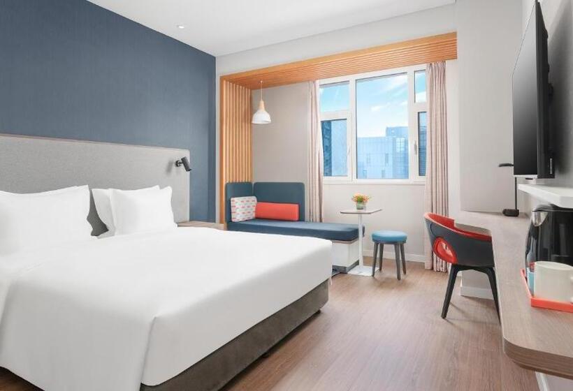 带大床的标准间, Holiday Inn Express Weifang City Center, An Ihg