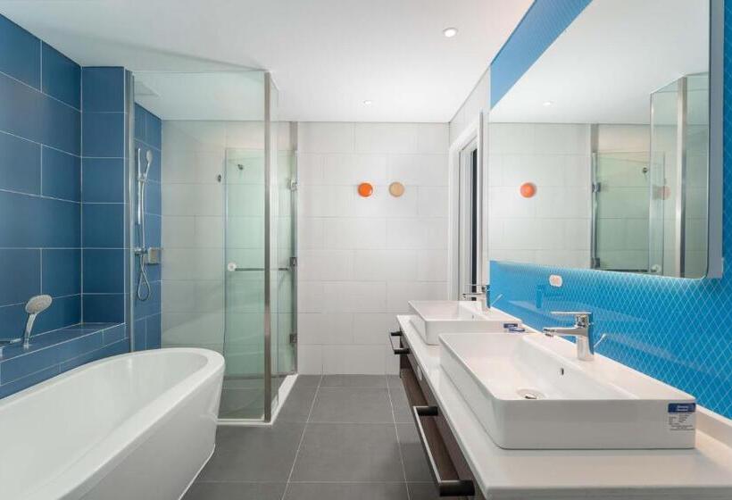 带大床的套房, Holiday Inn Express Weifang City Center, An Ihg