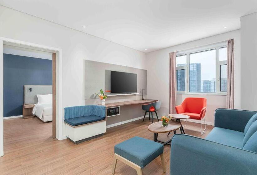 Люкс Кровать Кинг, Holiday Inn Express Weifang City Center, An Ihg