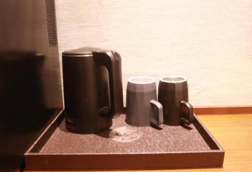 家庭套房, Hx International