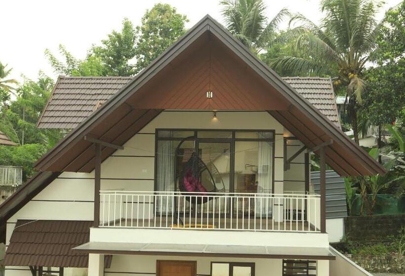 Люкс с Балконом, Stayberries Hornbill Villa Athirappilly