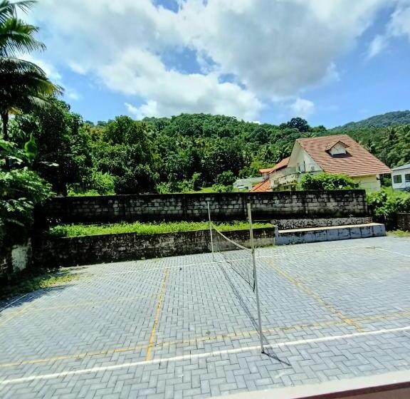 Семейное Бунгало, Stayberries Hornbill Villa Athirappilly