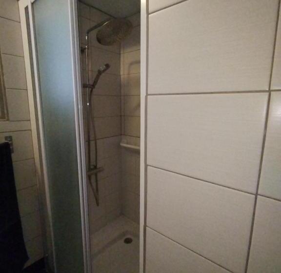 Номер Стандарт, Chambre Privée Cousine Commune