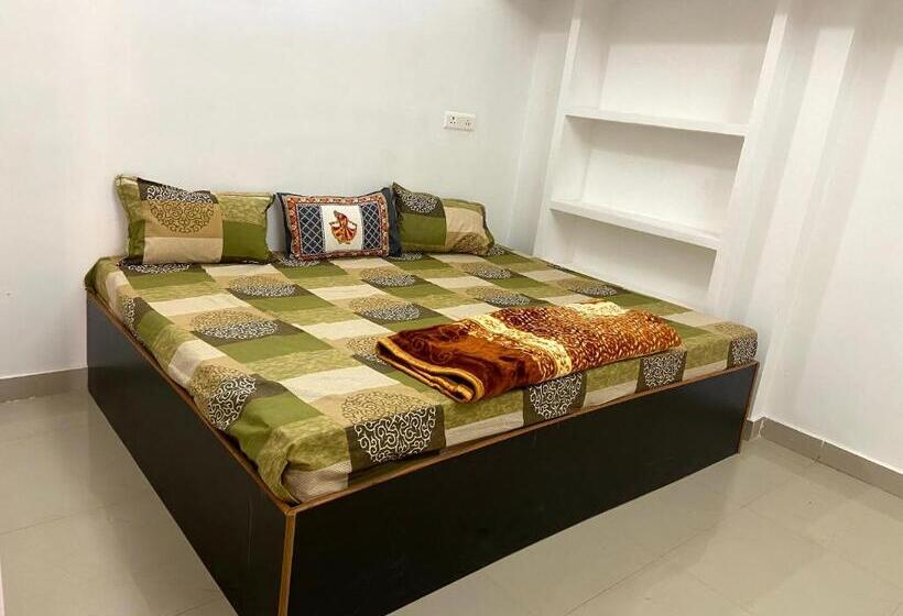 Quarto Familiar, Garuda Guest House