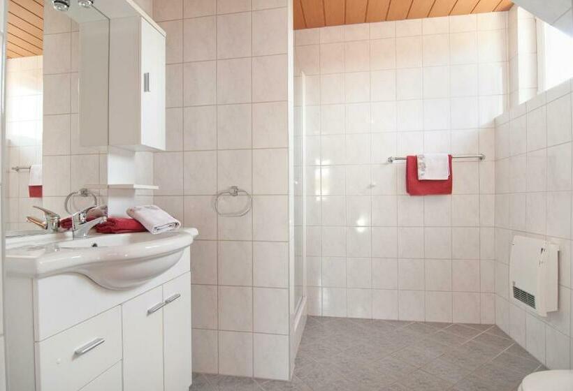 Номер Стандарт с Балконом, Gästehaus Lutschounig