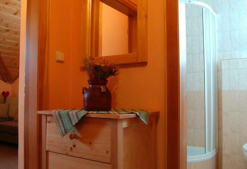 Quarto Triplo Estandar, Penzión   Koliba U štefana