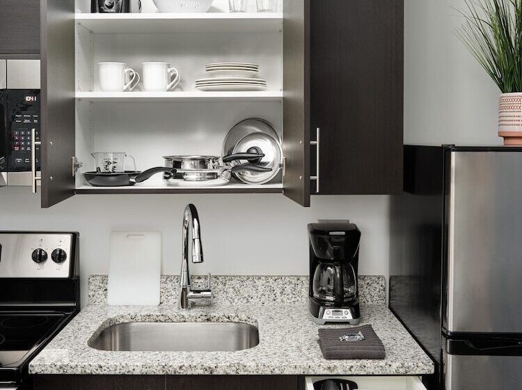 Люкс, Stayapt Suites Auburn