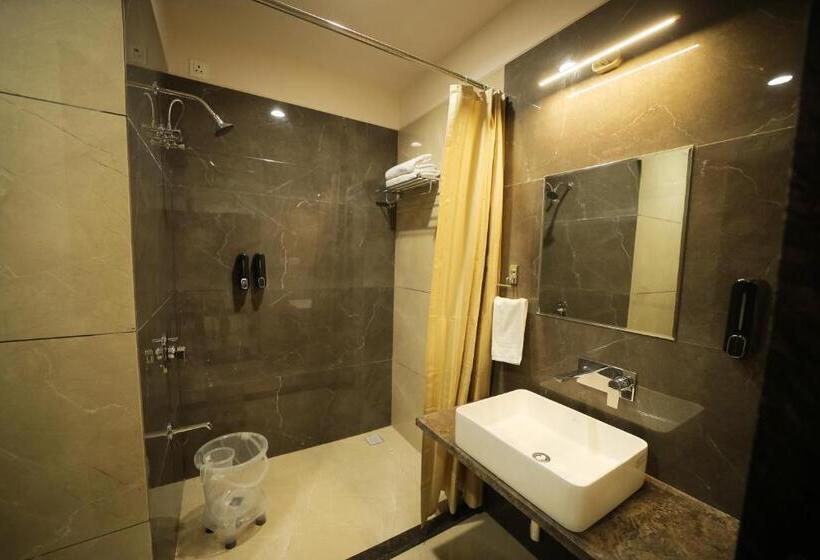 スーペリアールーム, Maruti Group Of Hotels   The Shivam