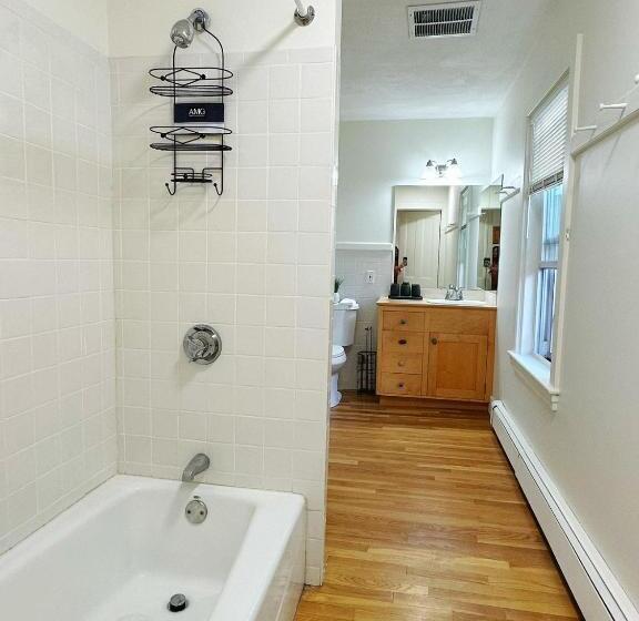 Апартаменты 2 Спальни, 2b1bentire Place Modern Comfort With Old Charm