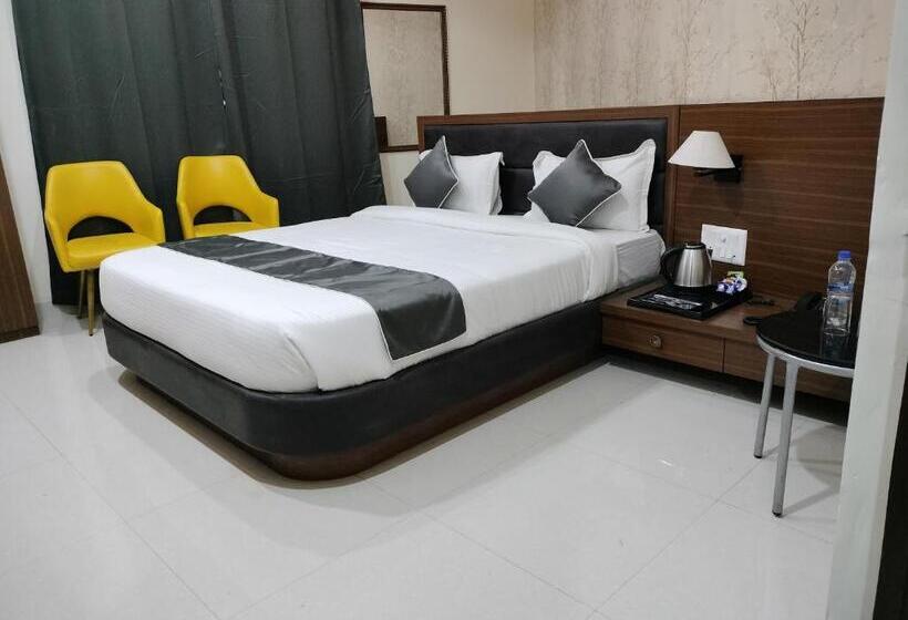 اتاق لوکس, Vinayak International