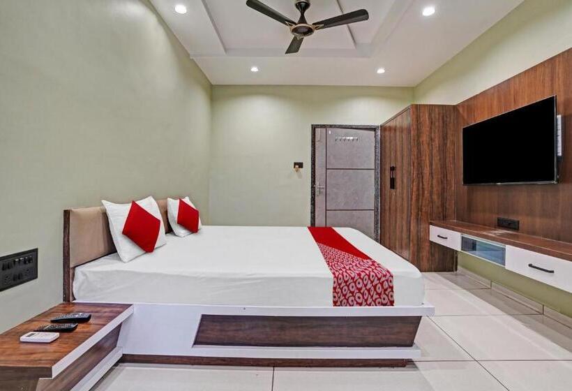 Трехместный Номер Классика, Oyo Flagship Hotel Barsana