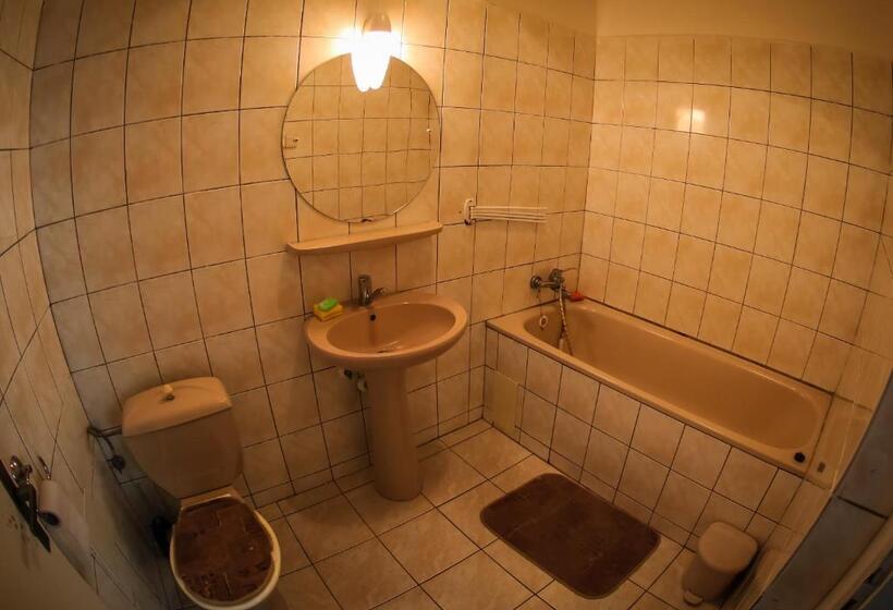 Quarto Triplo Estandar, Sšvp 1. Máj
