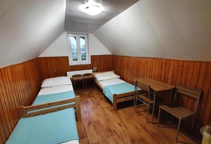 Quarto Triplo Estandar Banheiro Compartilhado, Sšvp 1. Máj