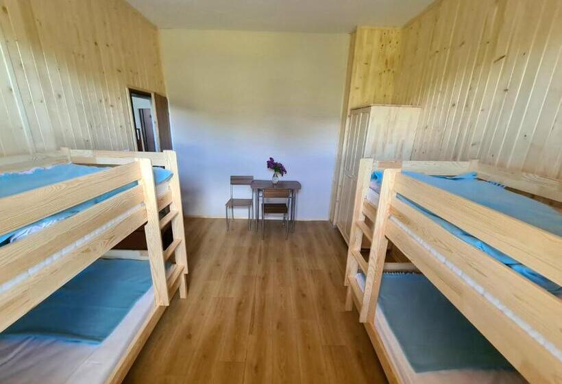 Quarto quádruplo Económico Casa de banho partilhada, Sšvp 1. Máj