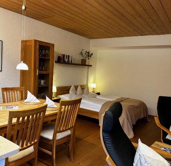 Apartamento 1 Dormitório com Sacada, Appartementhaus Birkenwald
