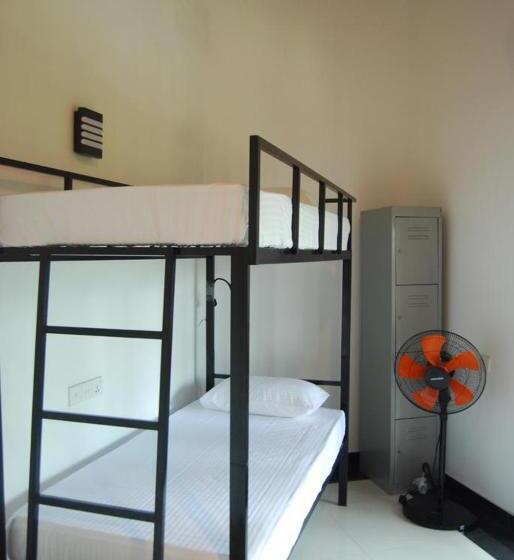 Кровать в Общей Комнате, Best Hostel Yala