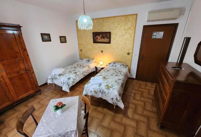 Номер Economy, Gold B&b