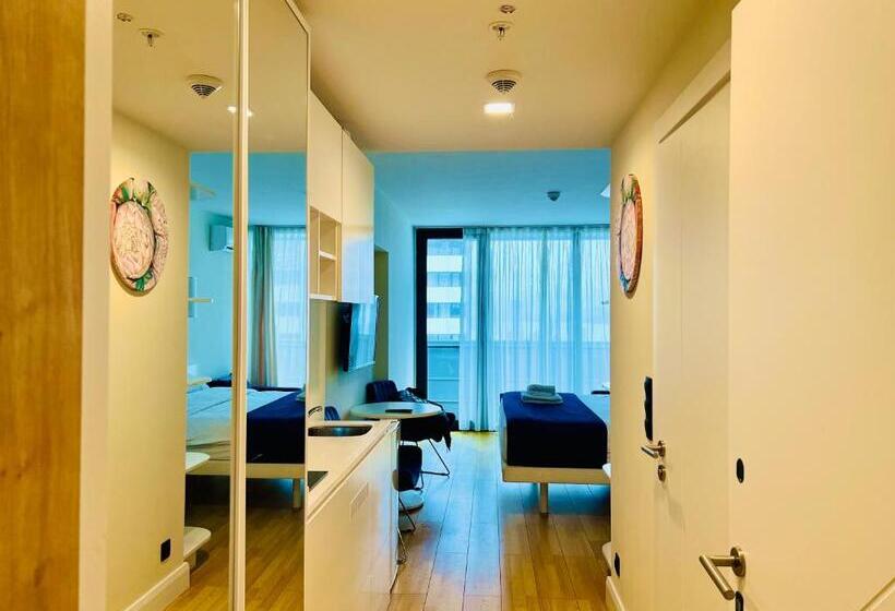 استودیوی استاندارد با چشم‌انداز دریا, Orbi Citi Black Sea View Apart