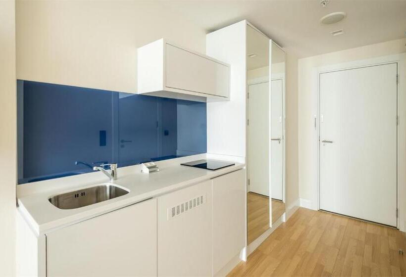 استودیوی سوپریور, Orbi Citi Black Sea View Apart