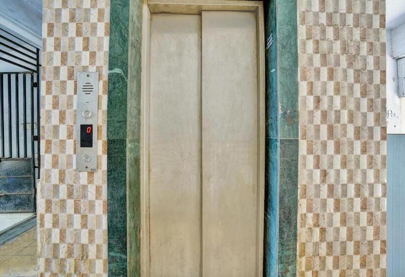 اتاق کلاسیک سه تخته, Nik
