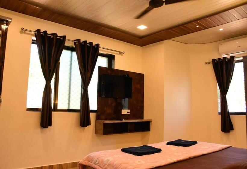 Семейный Номер, Suyog Matheran