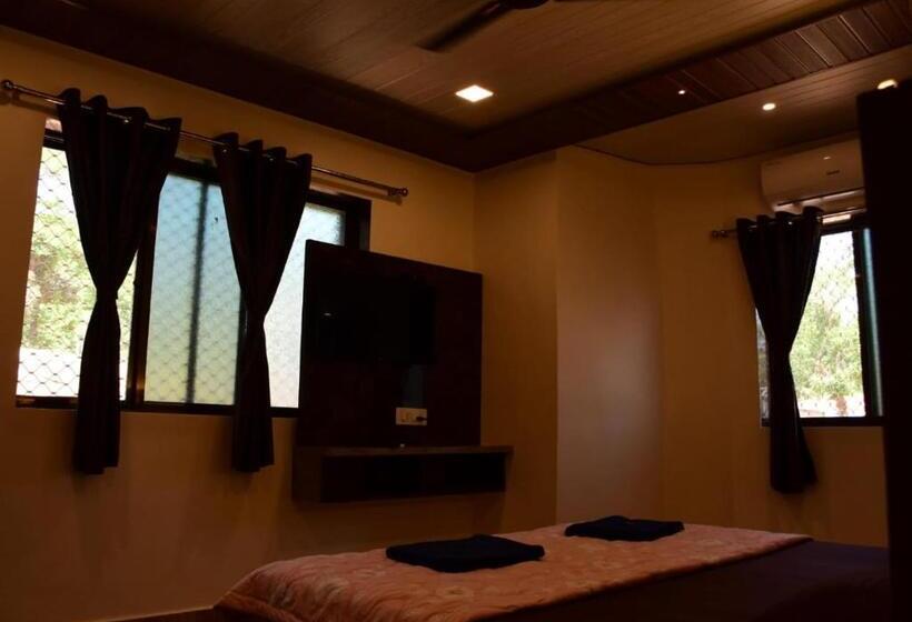 Номер Deluxe, Suyog Matheran