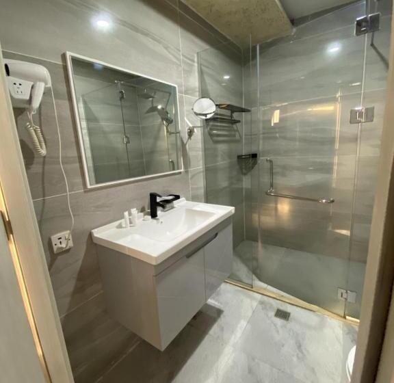 اتاق کلاسیک چهارنفره, Motel Blue Corner