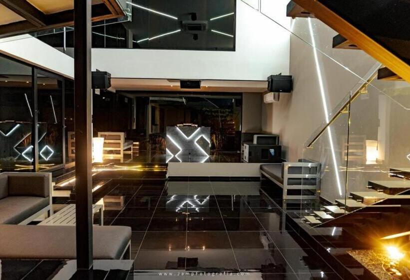 Полулюкс с Бассейном, Suites Lounge Cañasgordas