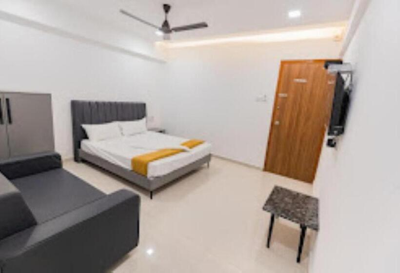 Номер Deluxe, Lennox Hotel , Surat
