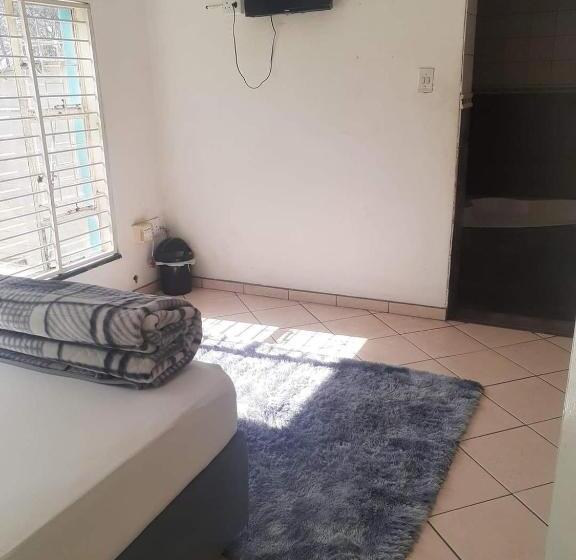 스탠다드 룸, Hunters Nest Guest House Bronkhorstspruit