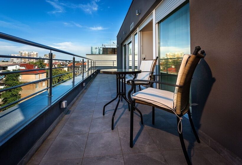 استودیوی سوپریور, Madison Luxury Apartments & Rooms