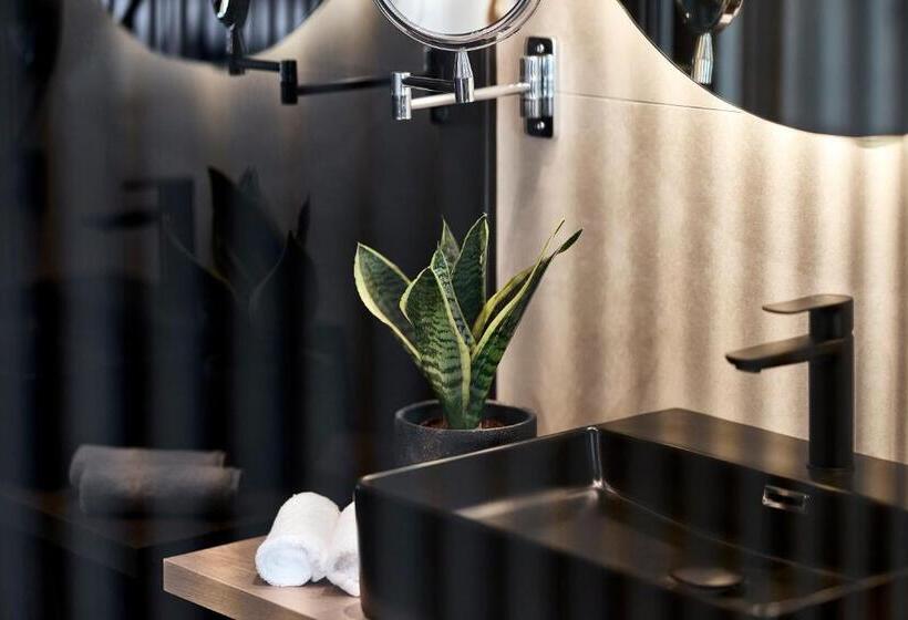 Номер Стандарт, Athenarum Portus Life & Style