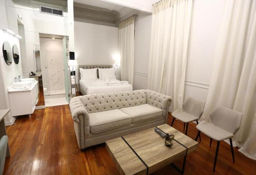 جناح ديلوكس, 1900 Athenian House