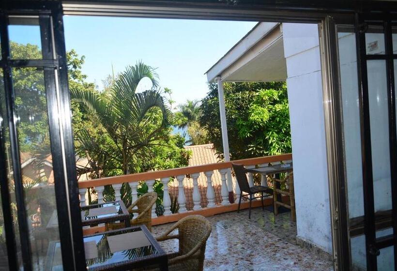 اتاق استاندارد سه نفره, Lakeshore Bed And Breakfast